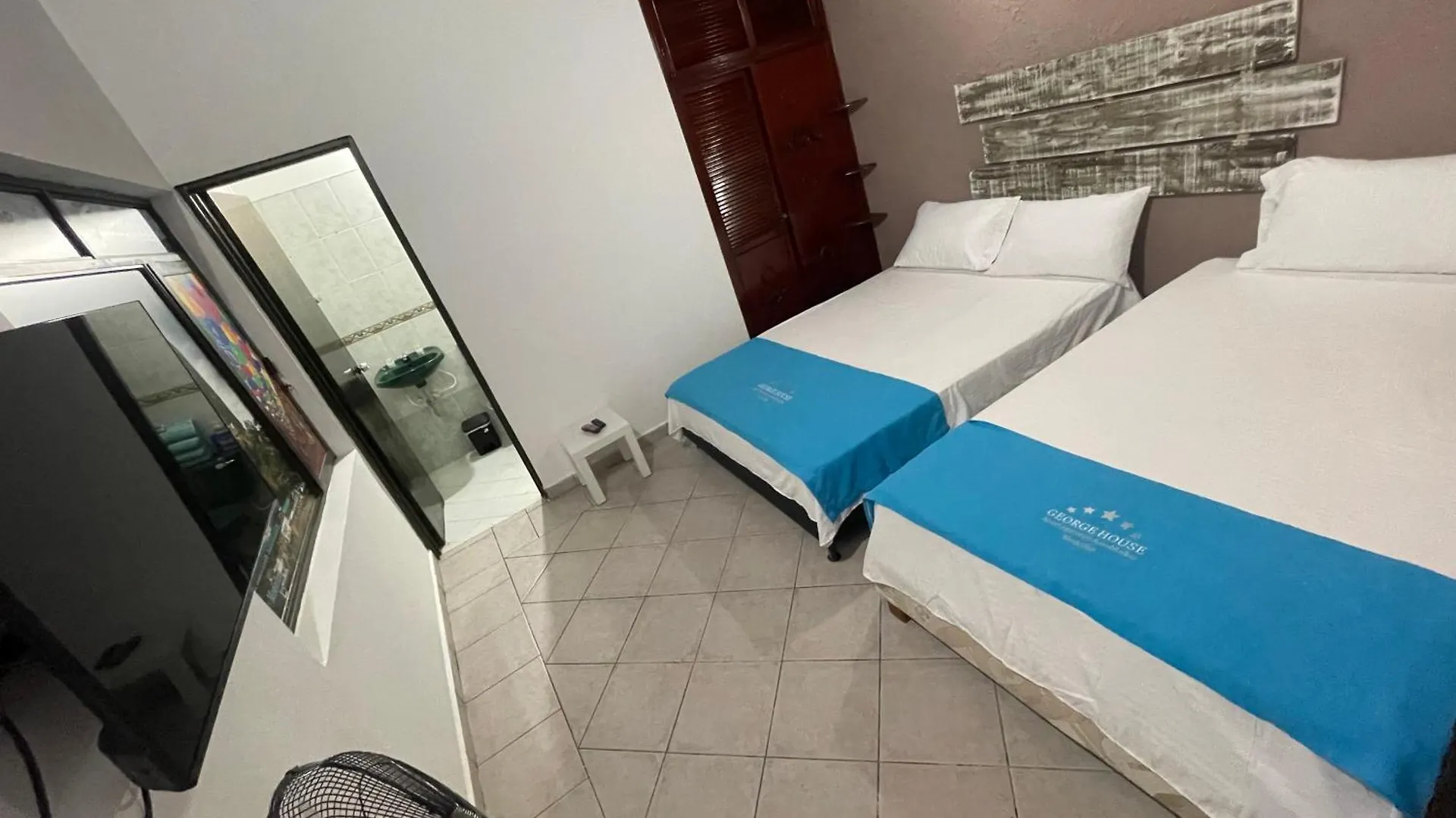 Hotel George House #2 Medellín 3*,  Colombia